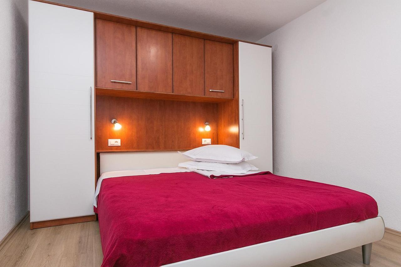 Apartments By The Sea Brela, Makarska - 20778 エクステリア 写真
