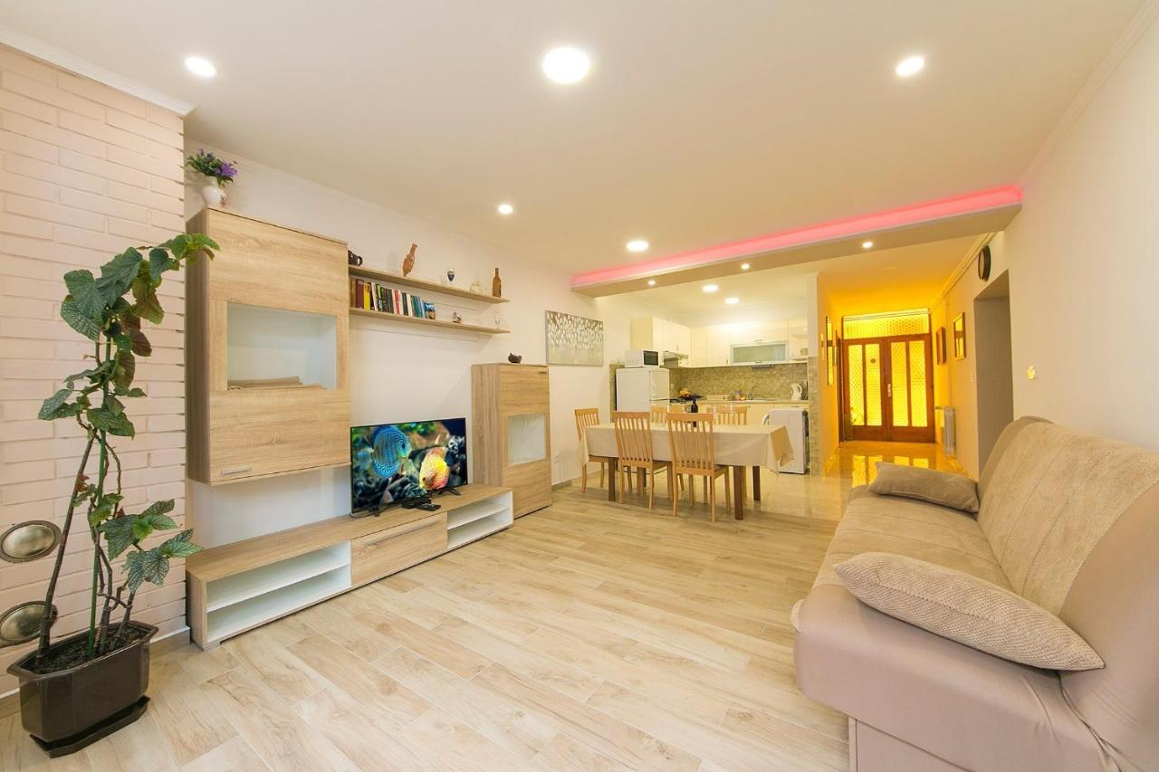 Apartments By The Sea Brela, Makarska - 20778 エクステリア 写真