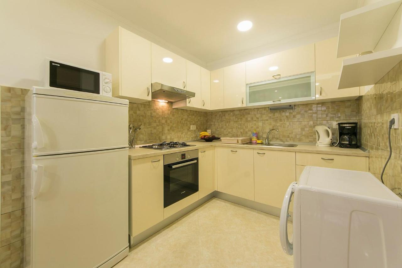 Apartments By The Sea Brela, Makarska - 20778 エクステリア 写真