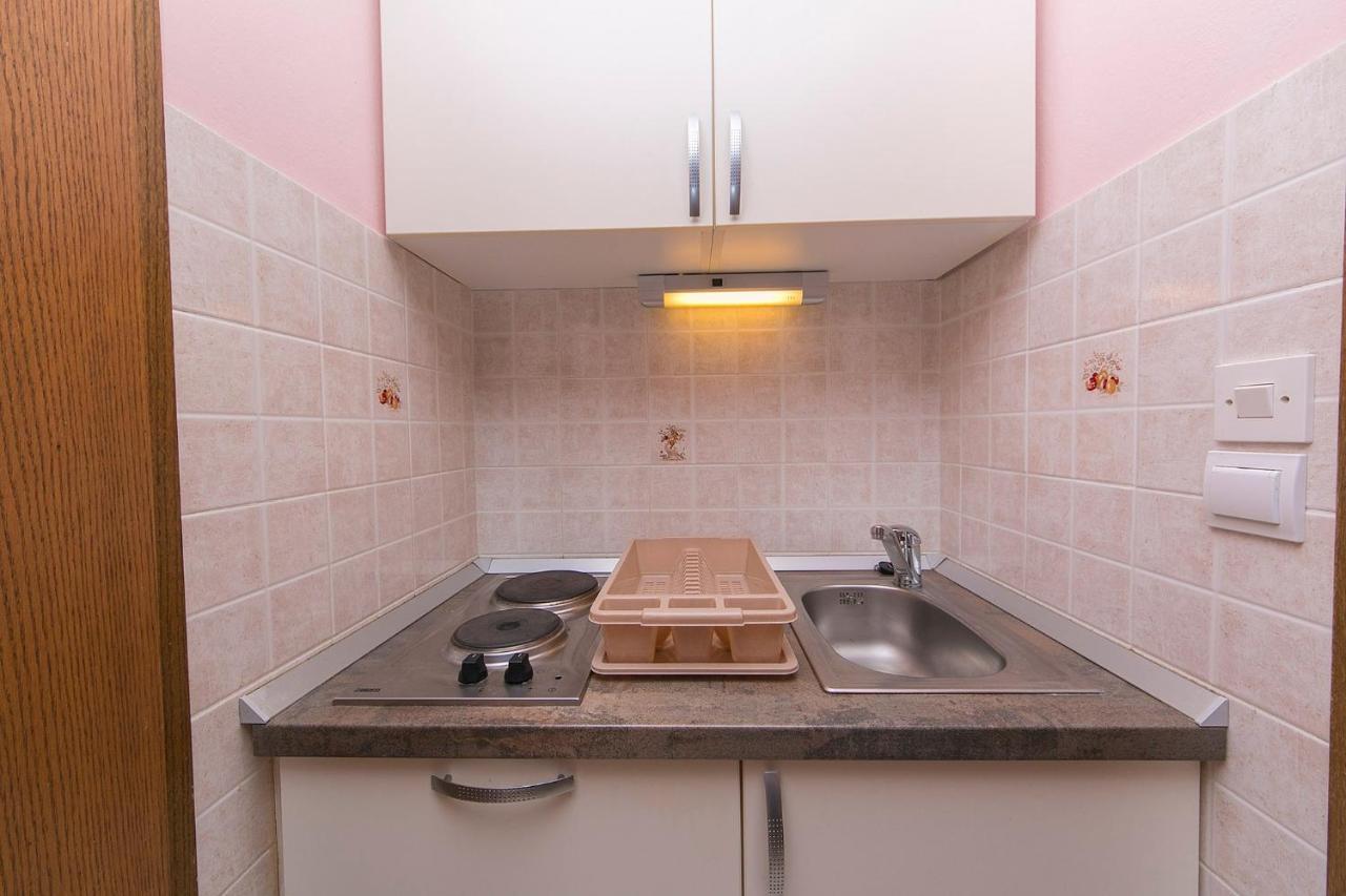 Apartments By The Sea Brela, Makarska - 20778 エクステリア 写真